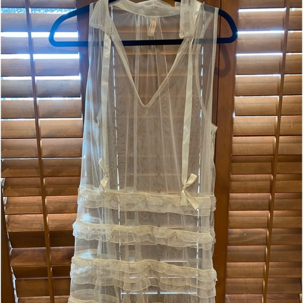 Sheer ruffles dress by FREE PEOPLE 🤍like NEW- EXCELLENT CONDITION! See photos: